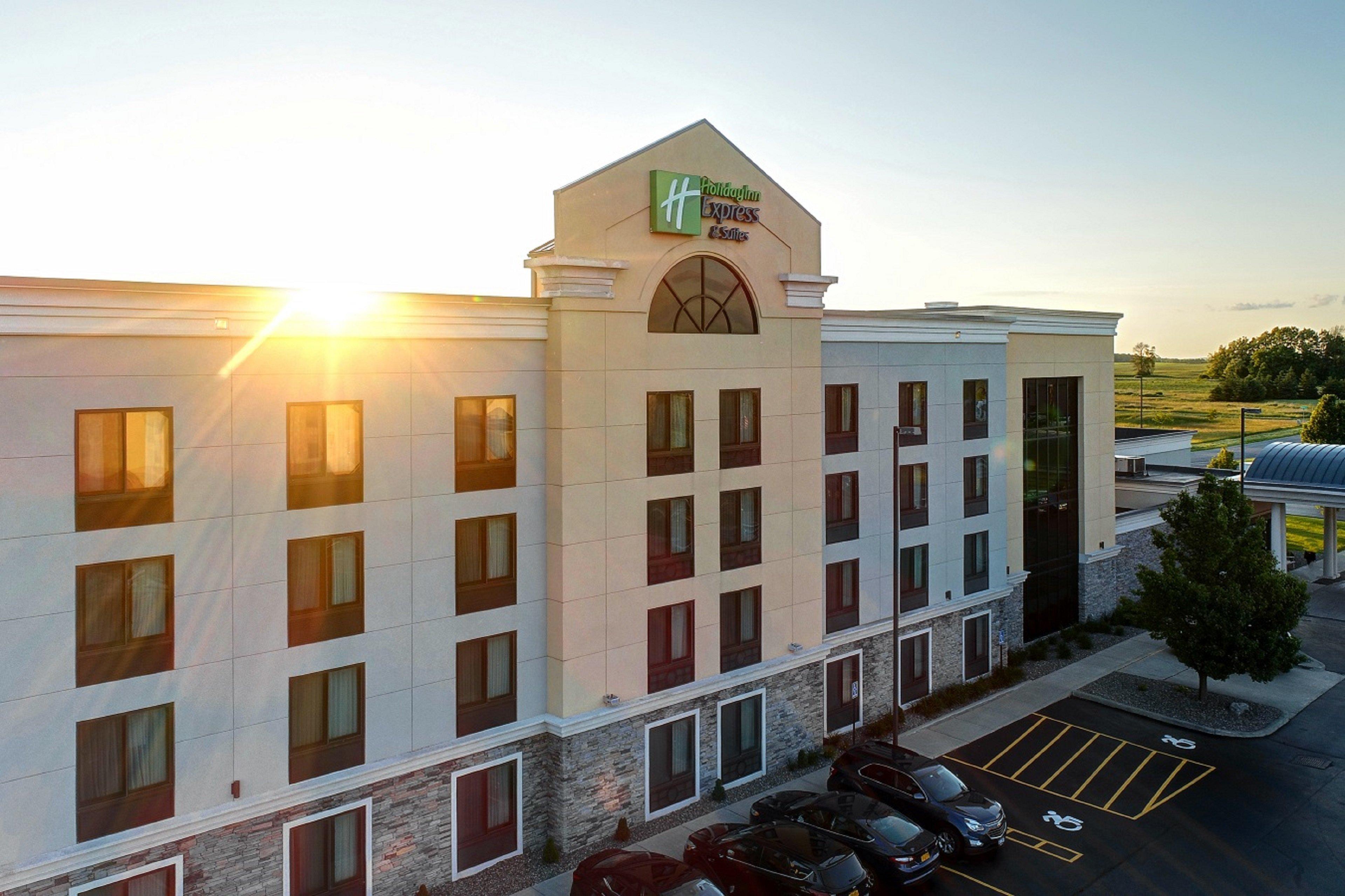 Holiday Inn Express And Suites Batavia, An Ihg Hotel Exterior foto